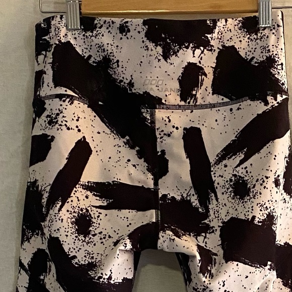 Lorna Jane Black & White Leggings 🌵 - Picture 7 of 12